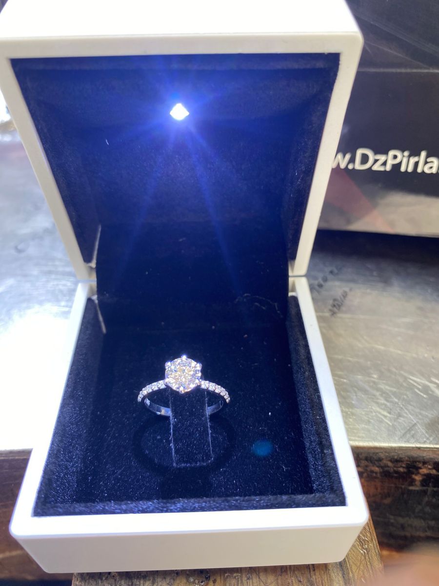 tiffany model 1.50 karat tektaş
